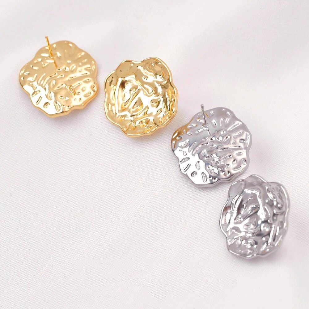 Pearl Stud Earrings - 2pcs 18K Gold-Plated Pleated Flower Stud