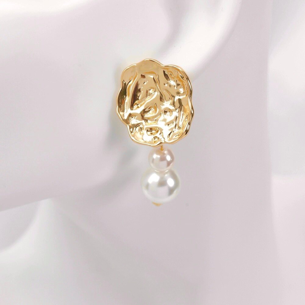 2pcs 18K Gold-Plated Pleated F - огляд і ціна Pearl Stud Earrings
