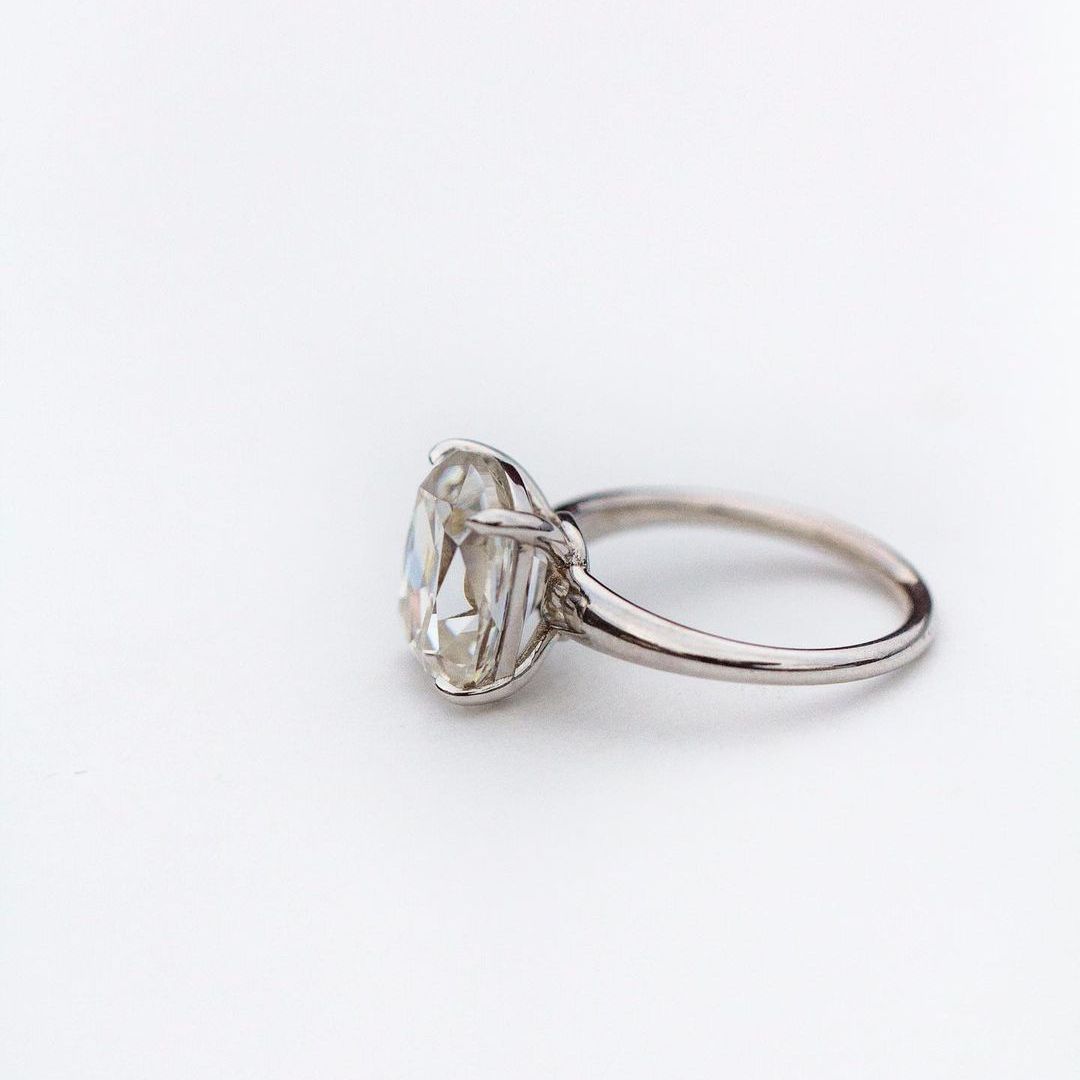 Old Mine Cushion Cut 6CT Moiss - огляд і ціна Moissanite Ring