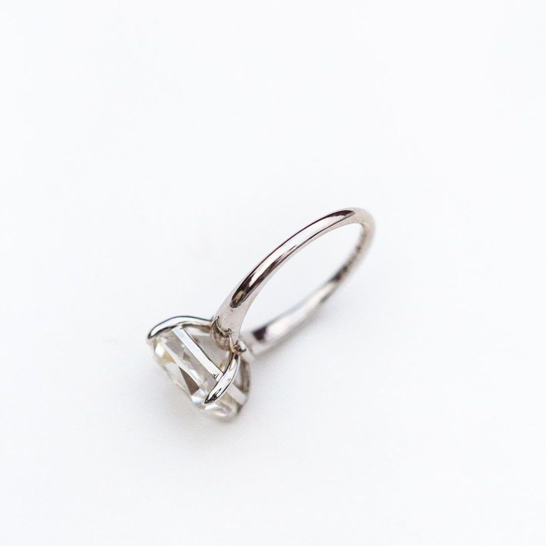 Old Mine Cushion Cut 6CT Moiss - огляд і ціна Moissanite Ring
